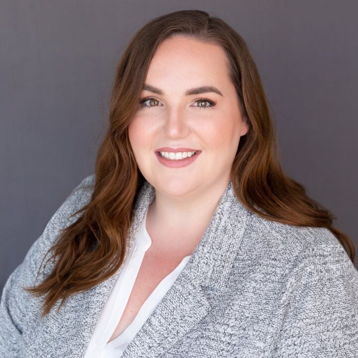 Miranda Silverthorn Oak Harbor, WA Real Estate Agent Headshot 