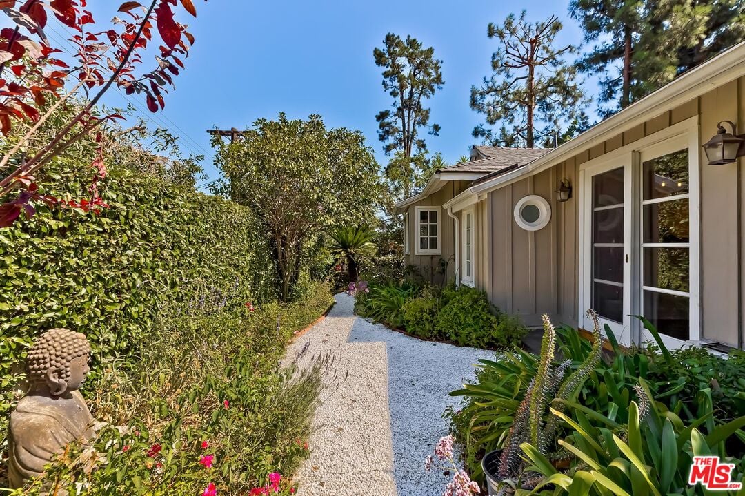 2277 Betty Ln
