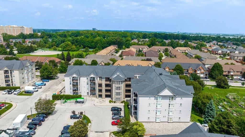 207-1421 Walker's Line, Burlington