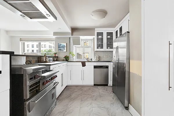 20 East 9th Street #3D