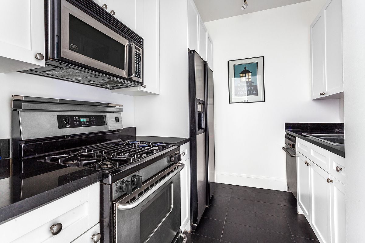 252 7th Avenue, 3S