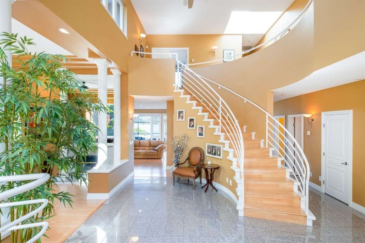 386 Beachview Dr