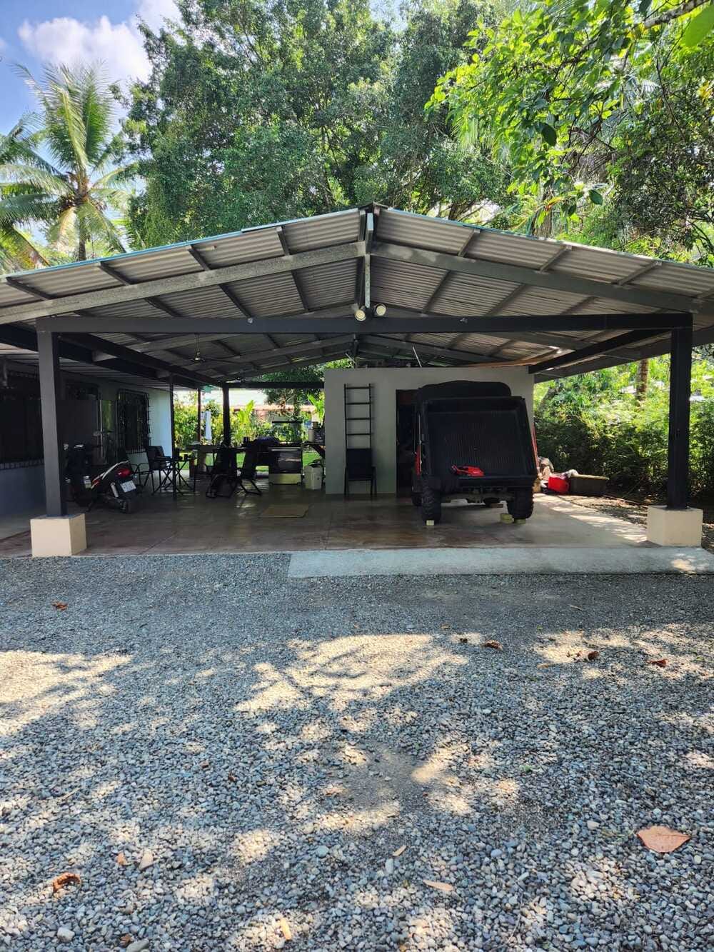 Beach estate with a main house, 3 rentals, and pool