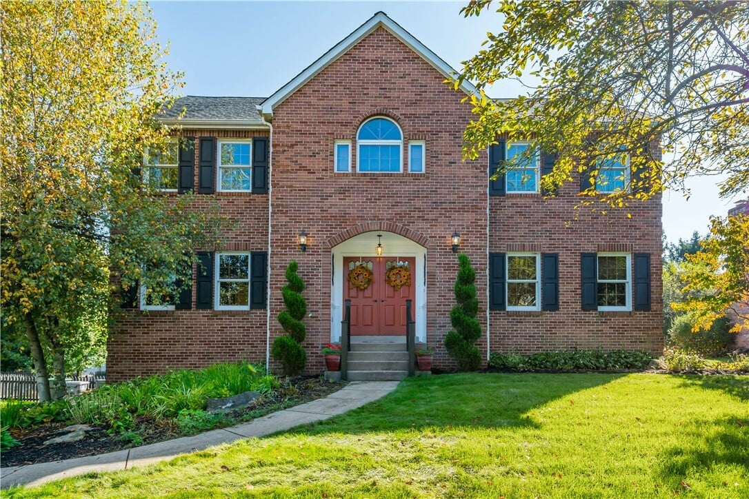 230 Meadowbrook Dr