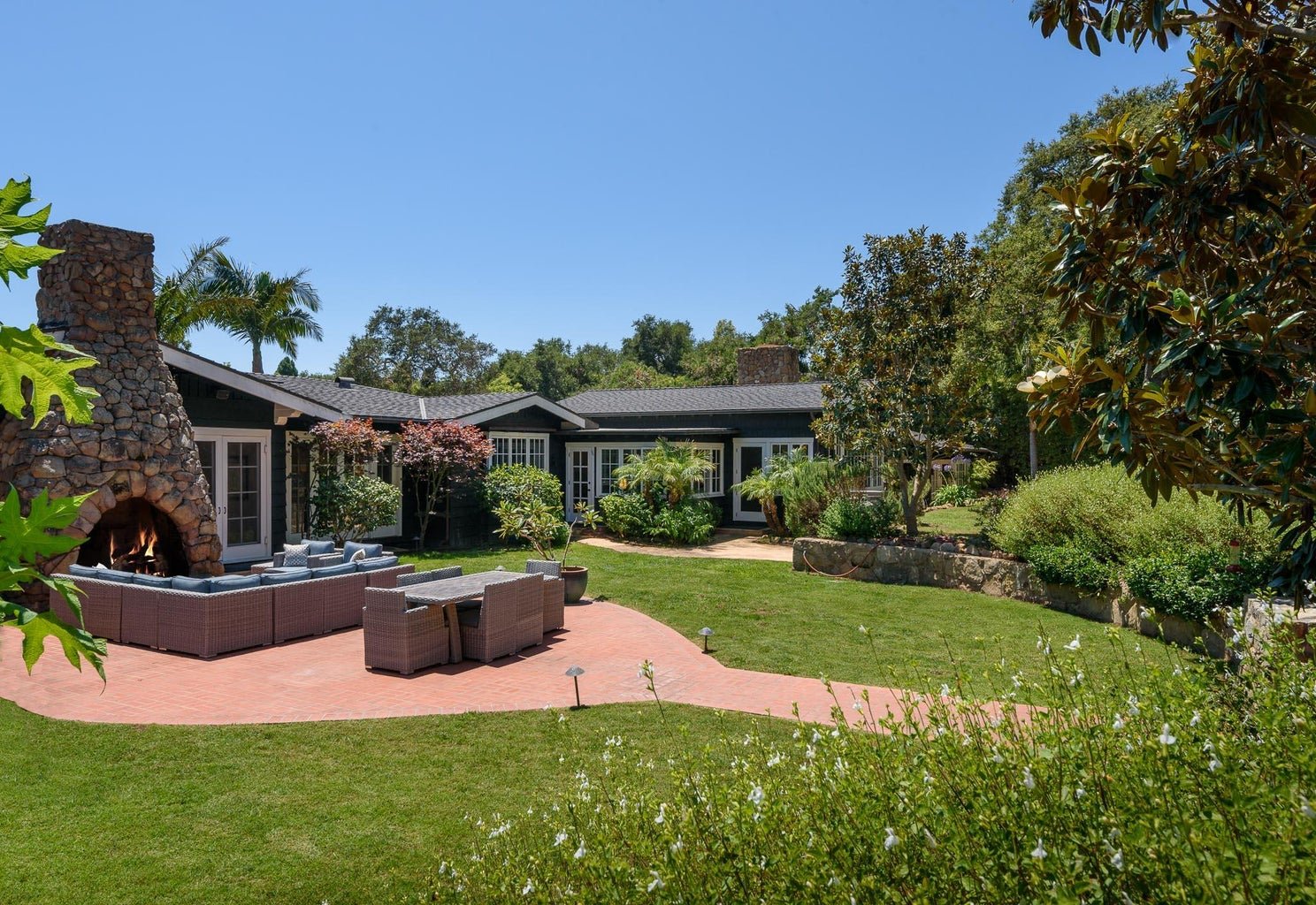 1676 E Valley Road