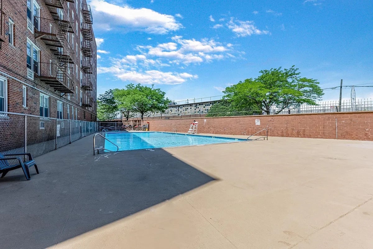 Sunnyside Towers, Sunnyside Gardens