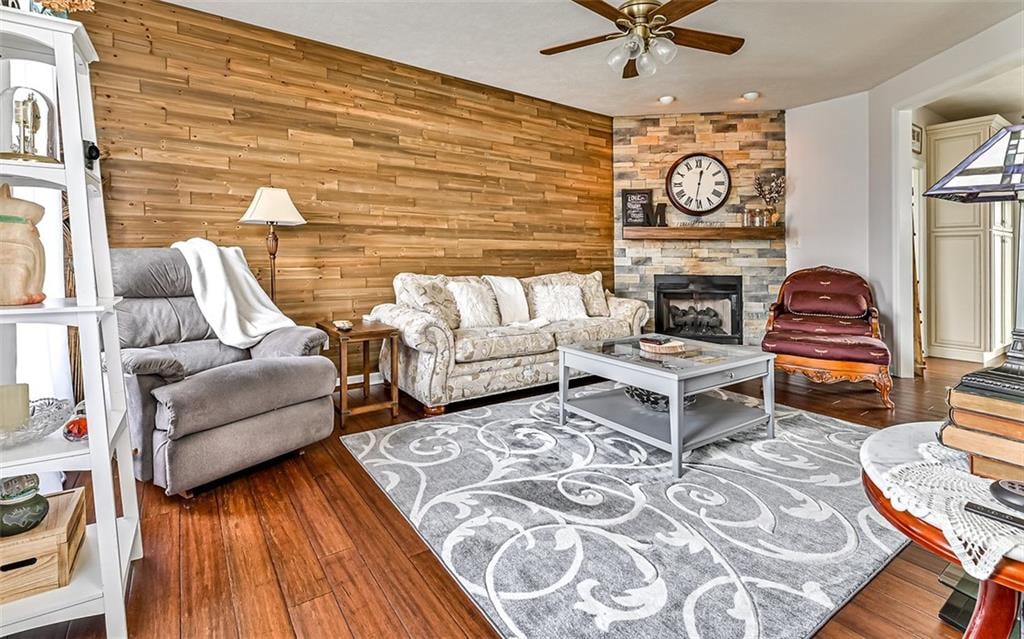 811 Graywyck Dr