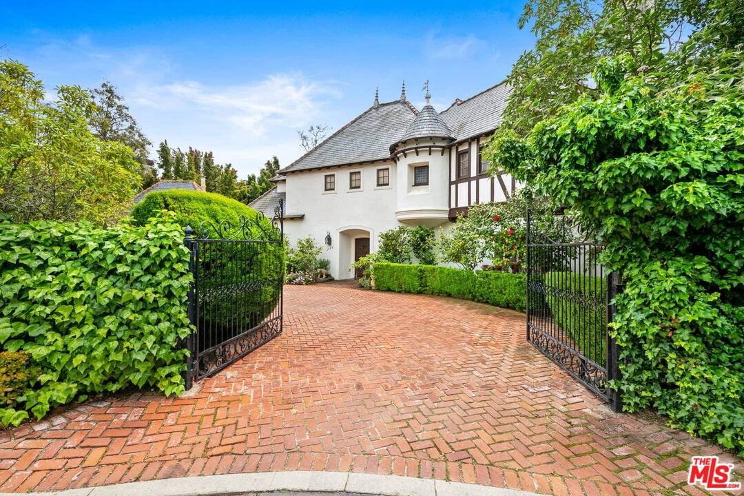 1027 Ridgedale Dr