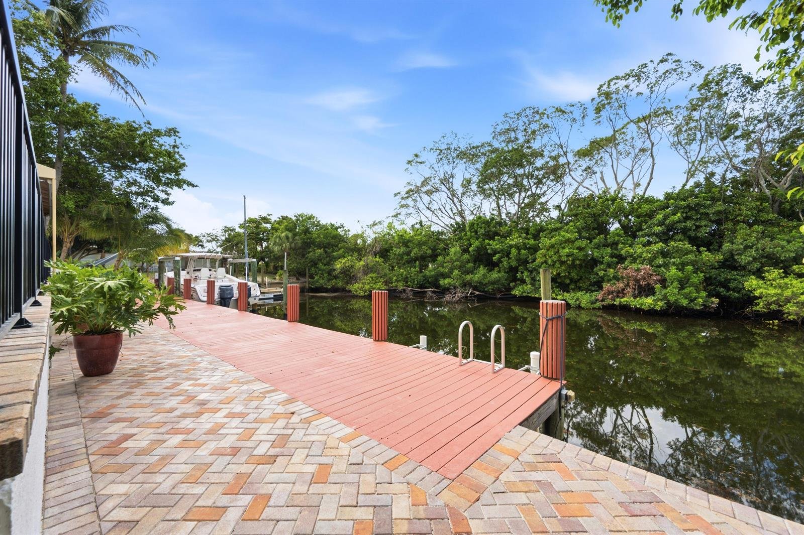  608 Inlet Rd