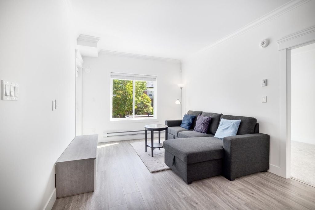 2389 Hawthorne Ave, #203