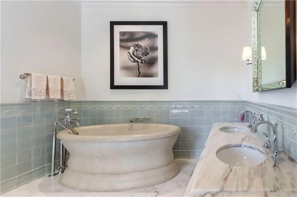 225 Paces Ferry Rd NW