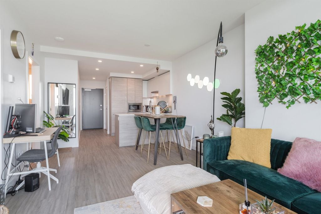 13615 Fraser Hwy, #1602