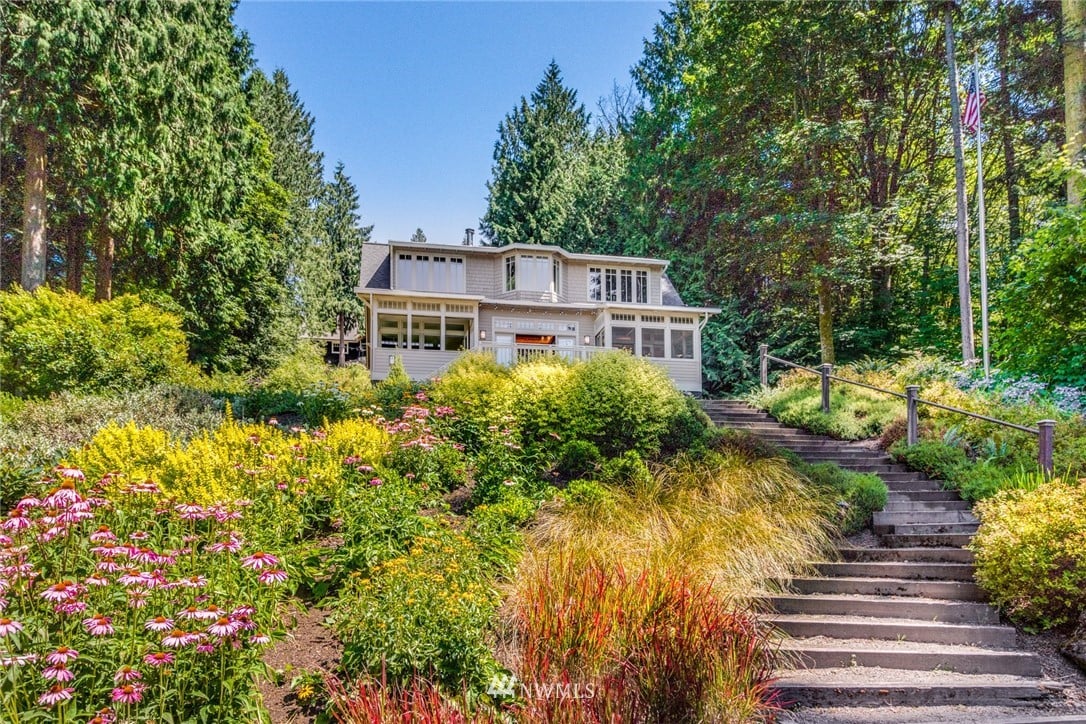 2970 Pleasant Beach Dr NE