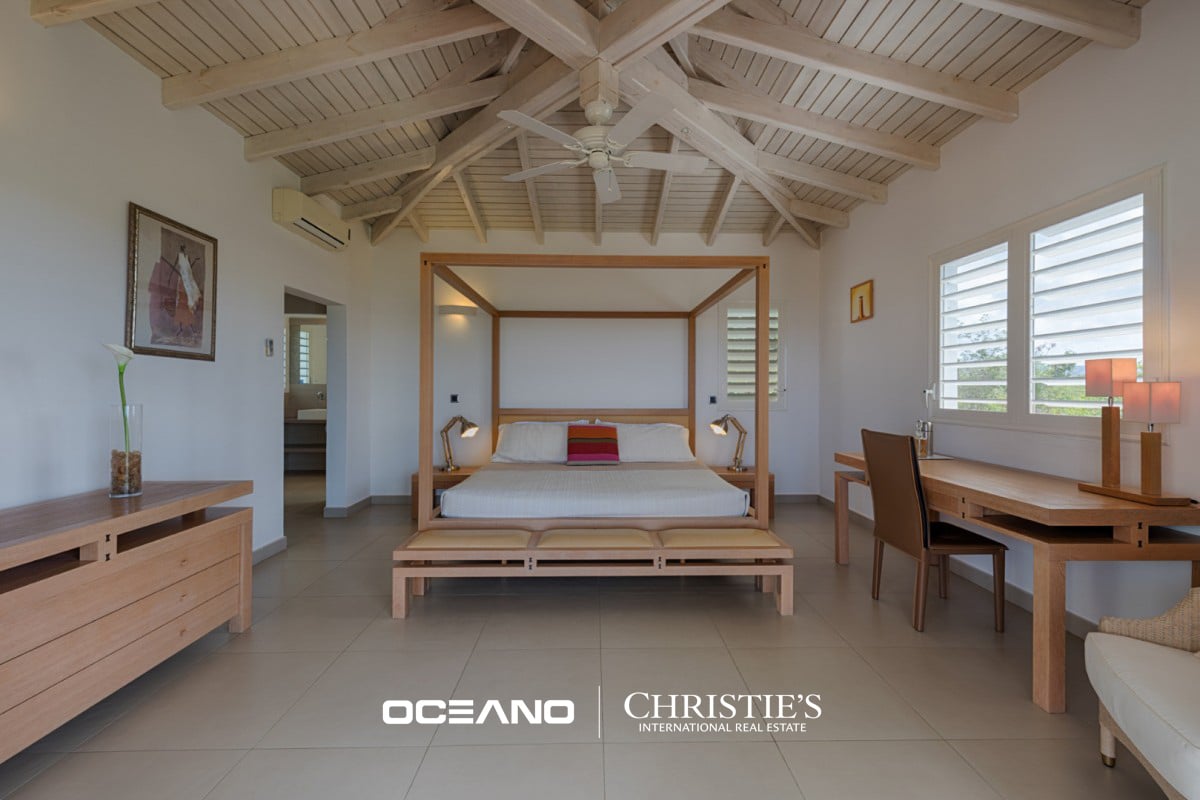 VILLA NO LIMITS AND VILLA CALLISTO