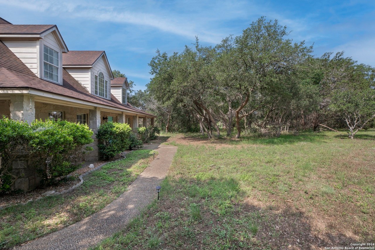 1021 Georg Oaks
