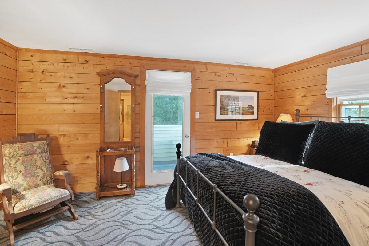 Renovated Oak Bluffs Retreat With Lagoon Access