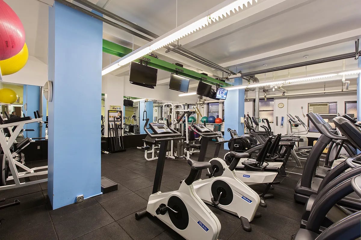 90 Riverside Dr, #12C