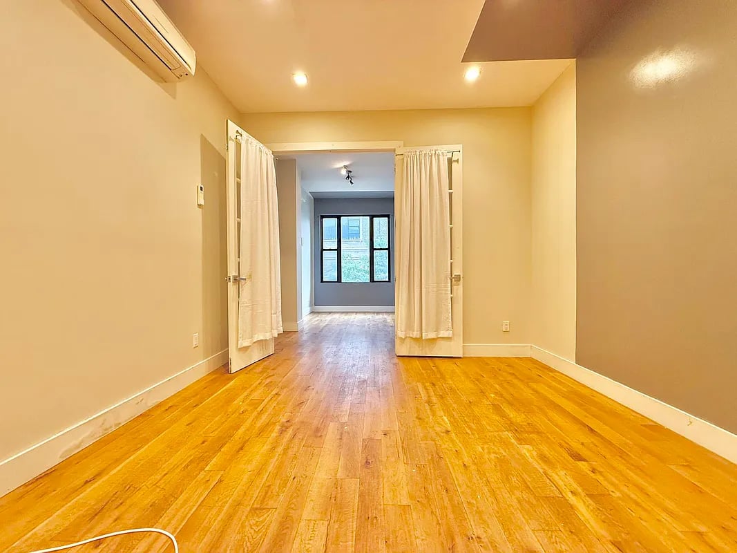 184 Suydam St 2L