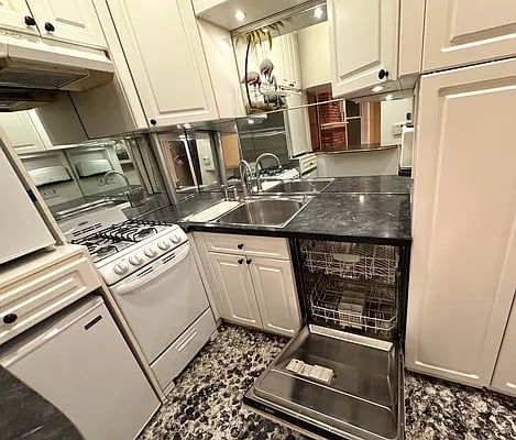 415 West 46th St #1B
