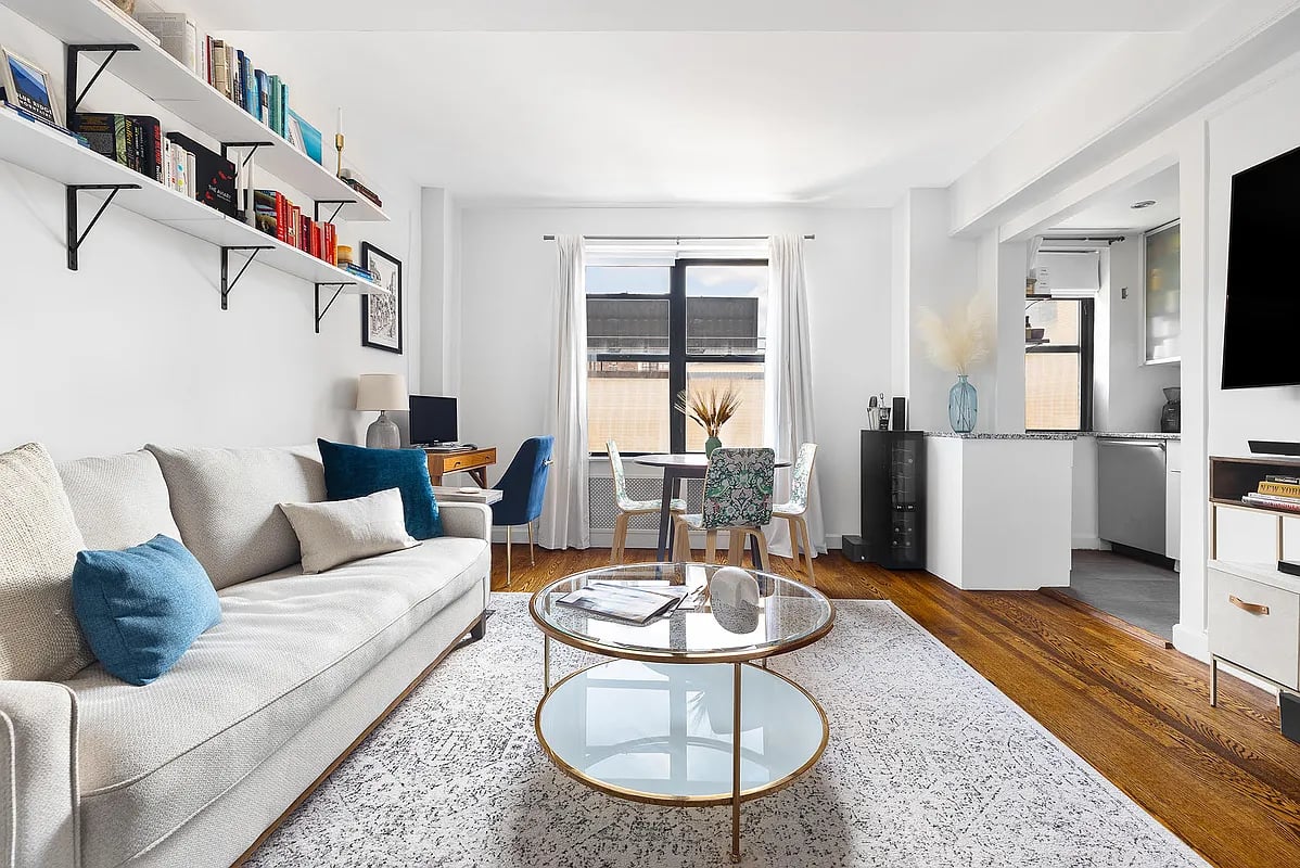 161 W 16th St #9J