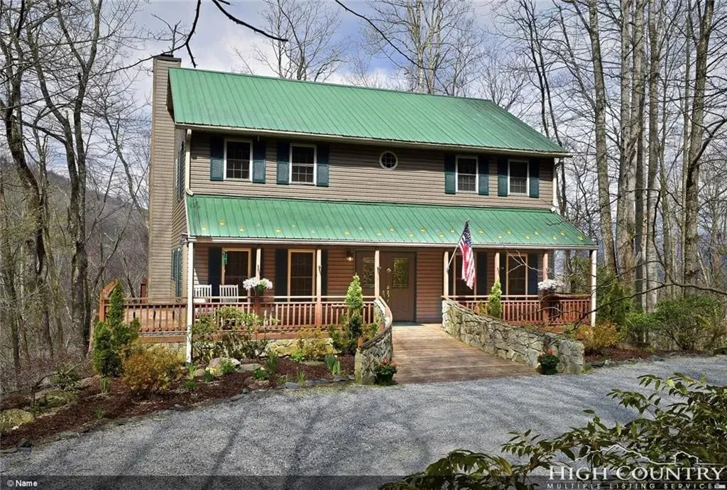 171 Rock Cliff Ln