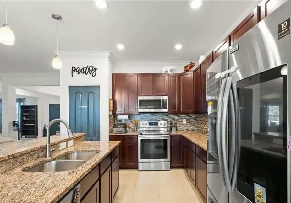 3271 SW Regatta Street