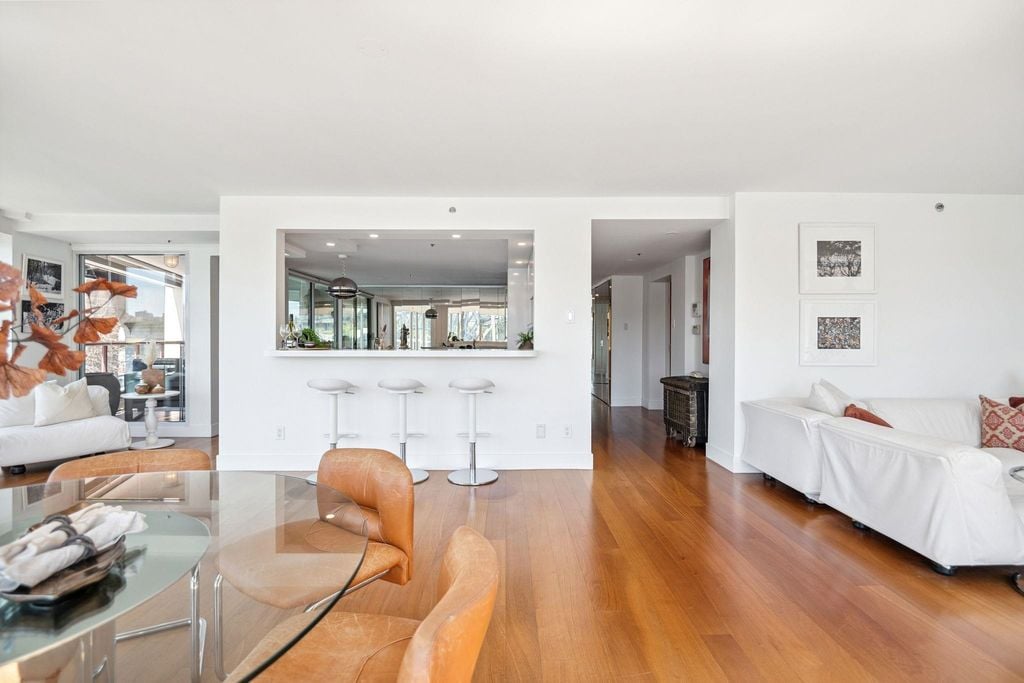 1012 Beach Ave, #301