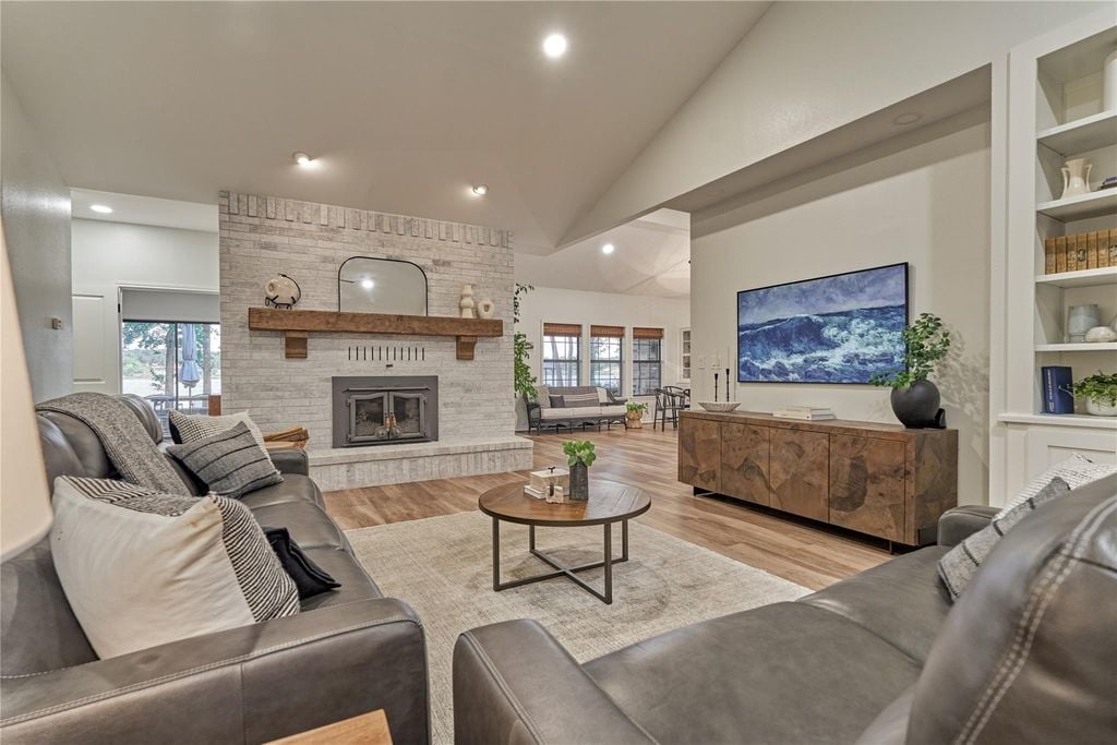 15152 Paradise View Dr