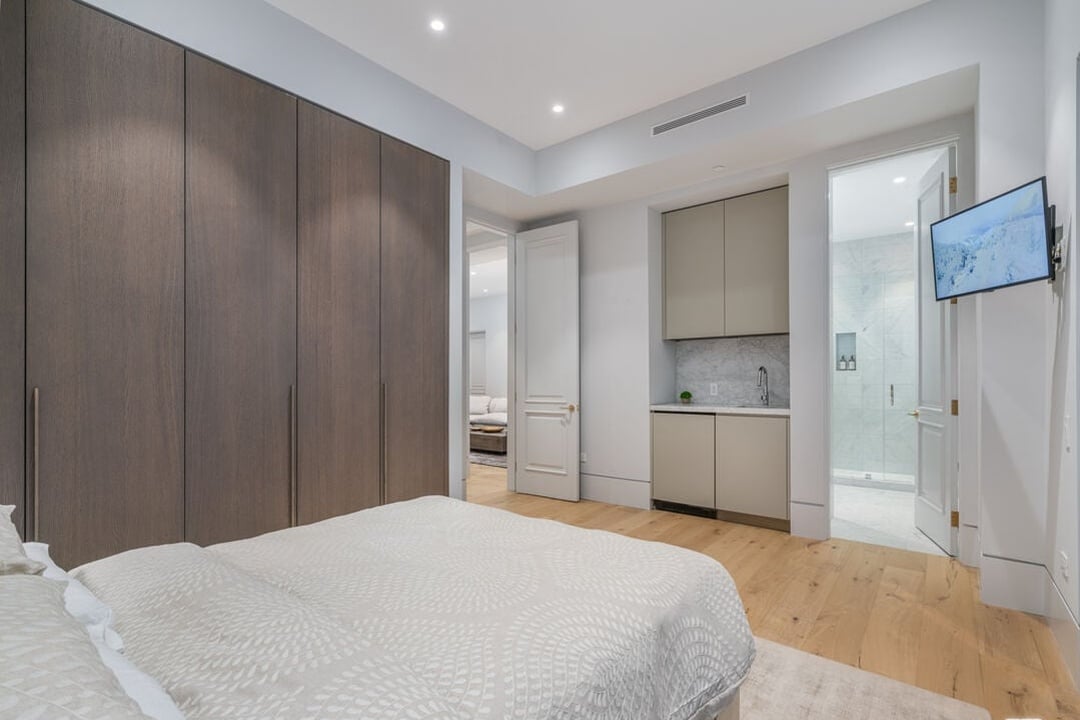 Silverreach Pavilion, N Hillcrest Rd, 90210