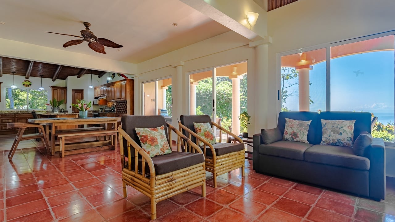 WHALE’S TAIL OCEAN VIEW ESTATE WITH EXTRA LOT 