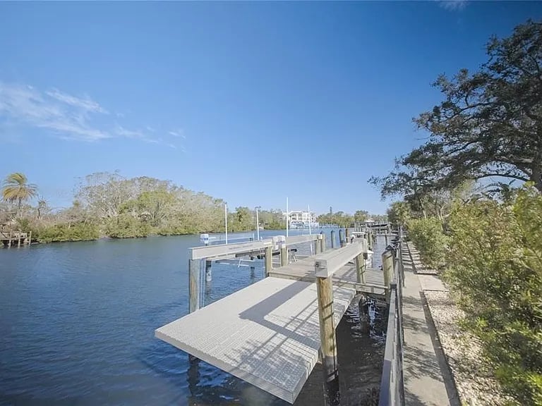 1541 Bay Point Dr