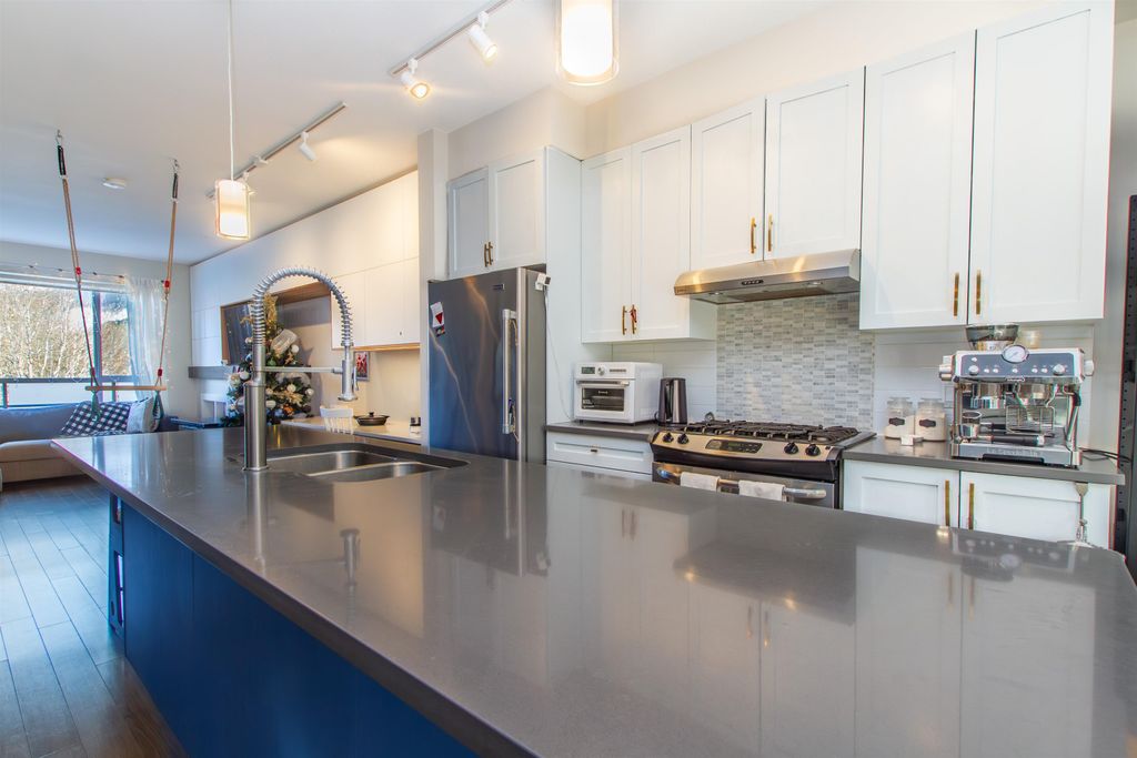 1220 Shannon Ln