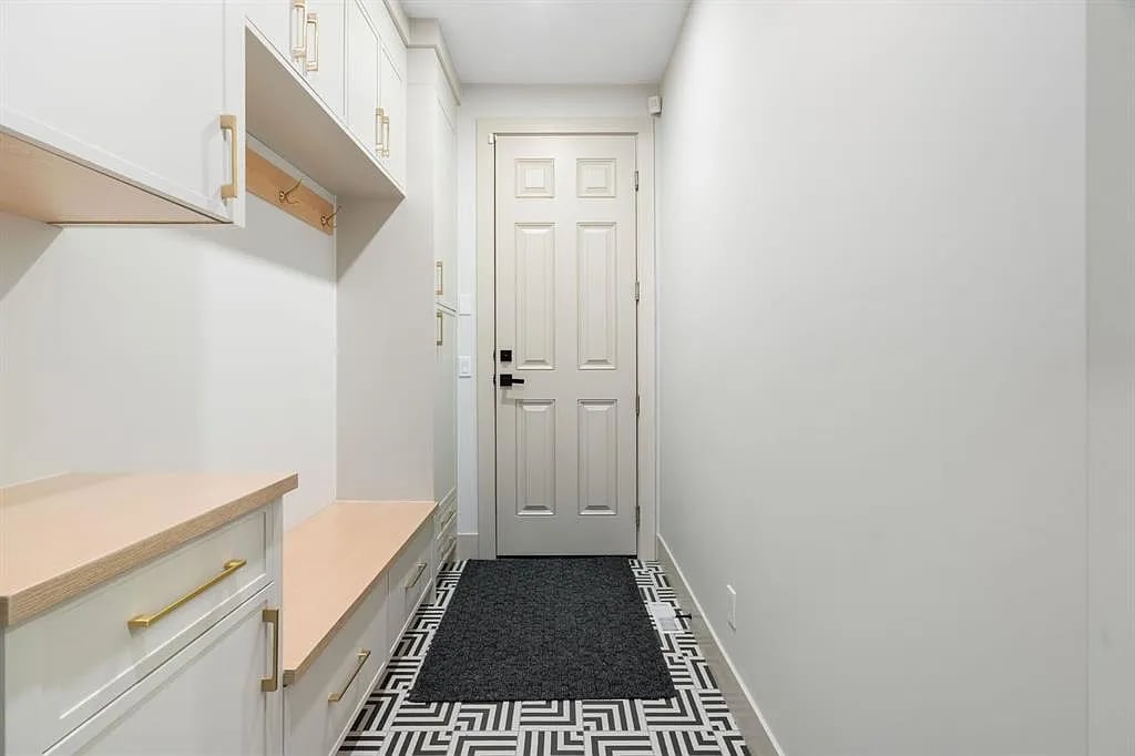 73 N Waters Edge Gdns