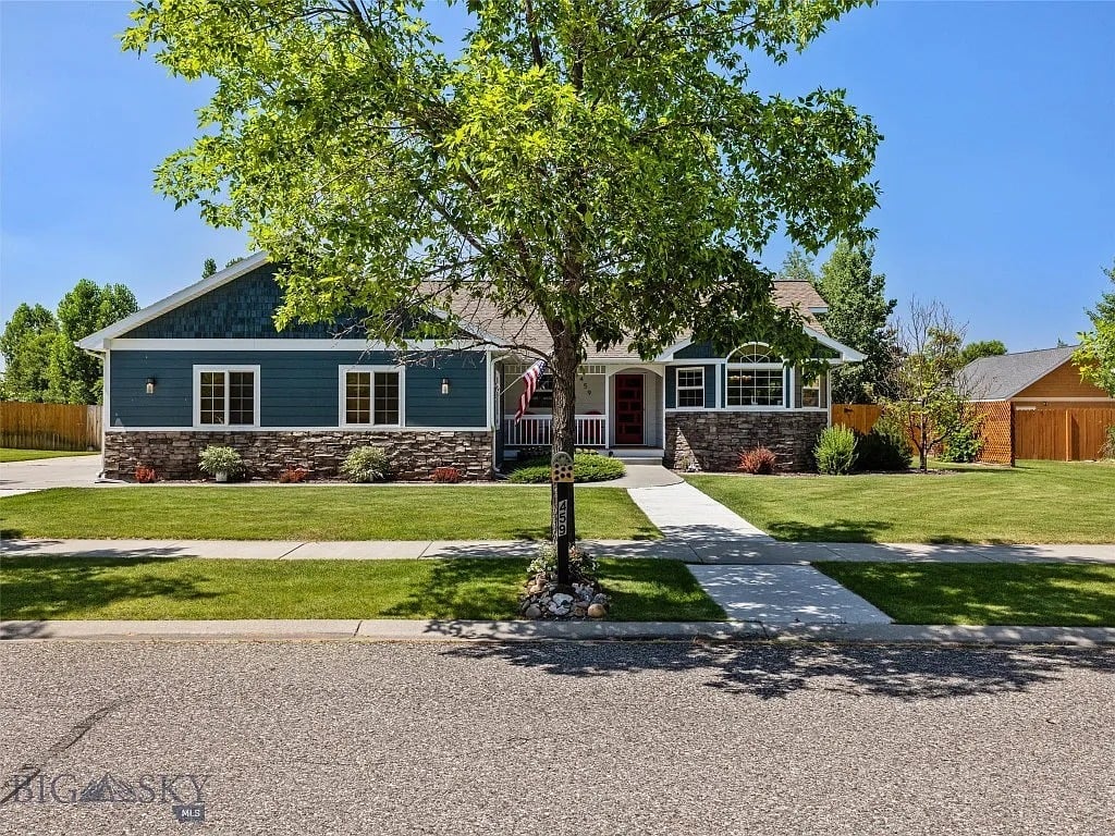 459 Mactavish Ln