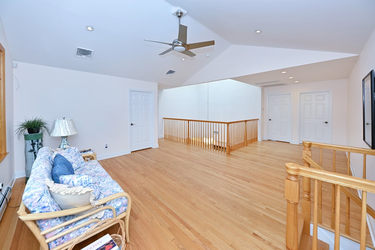 23 Spruce Pl