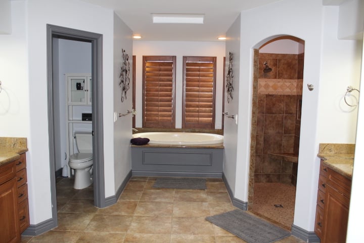 2562 Beverly Glen Dr. 
