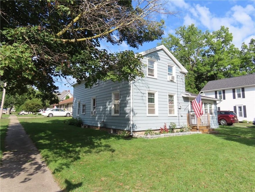 16 Maple Ave