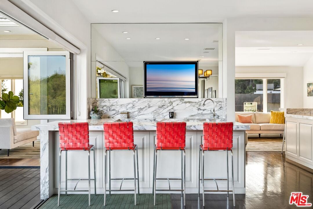 Sierra Mar Dr, 90069