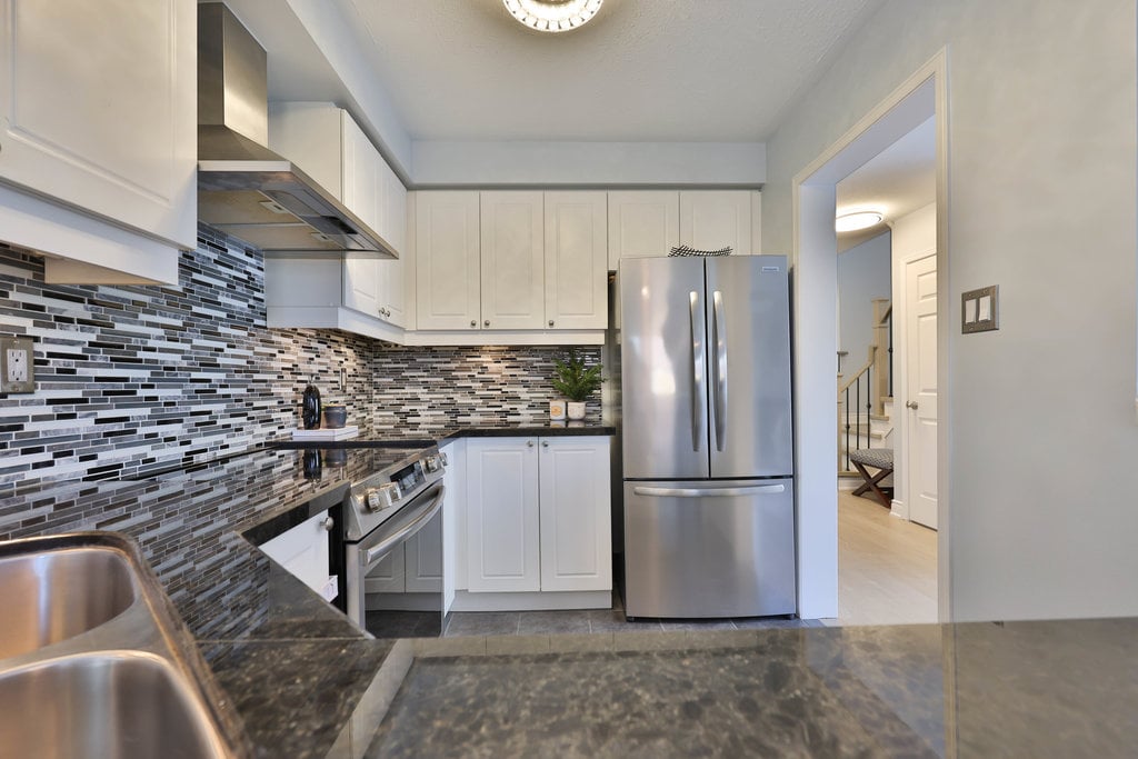 TH21-1385 Lakeshore Rd W 