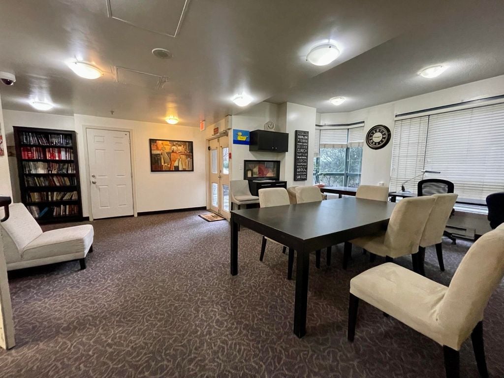 828 Agnes St, #605