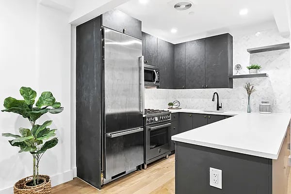 318 Quincy Street #2