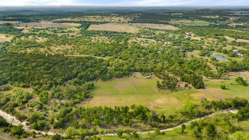Horseman's Paradise in the heart of Dripping Springs