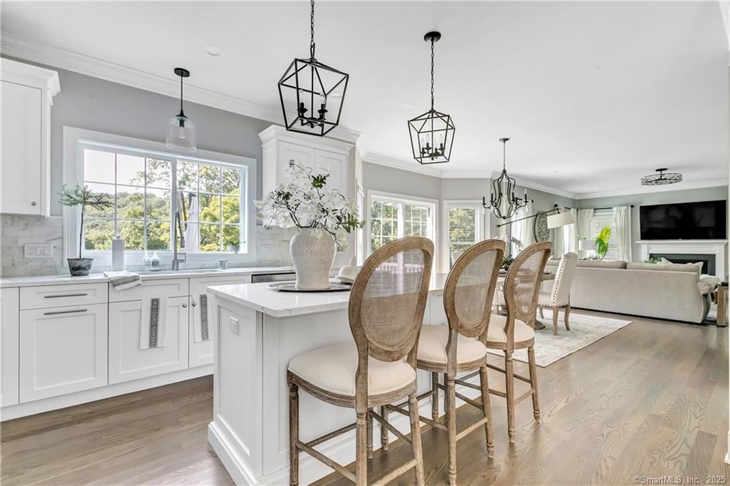 6 Moorefield Farms Rd, Trumbull