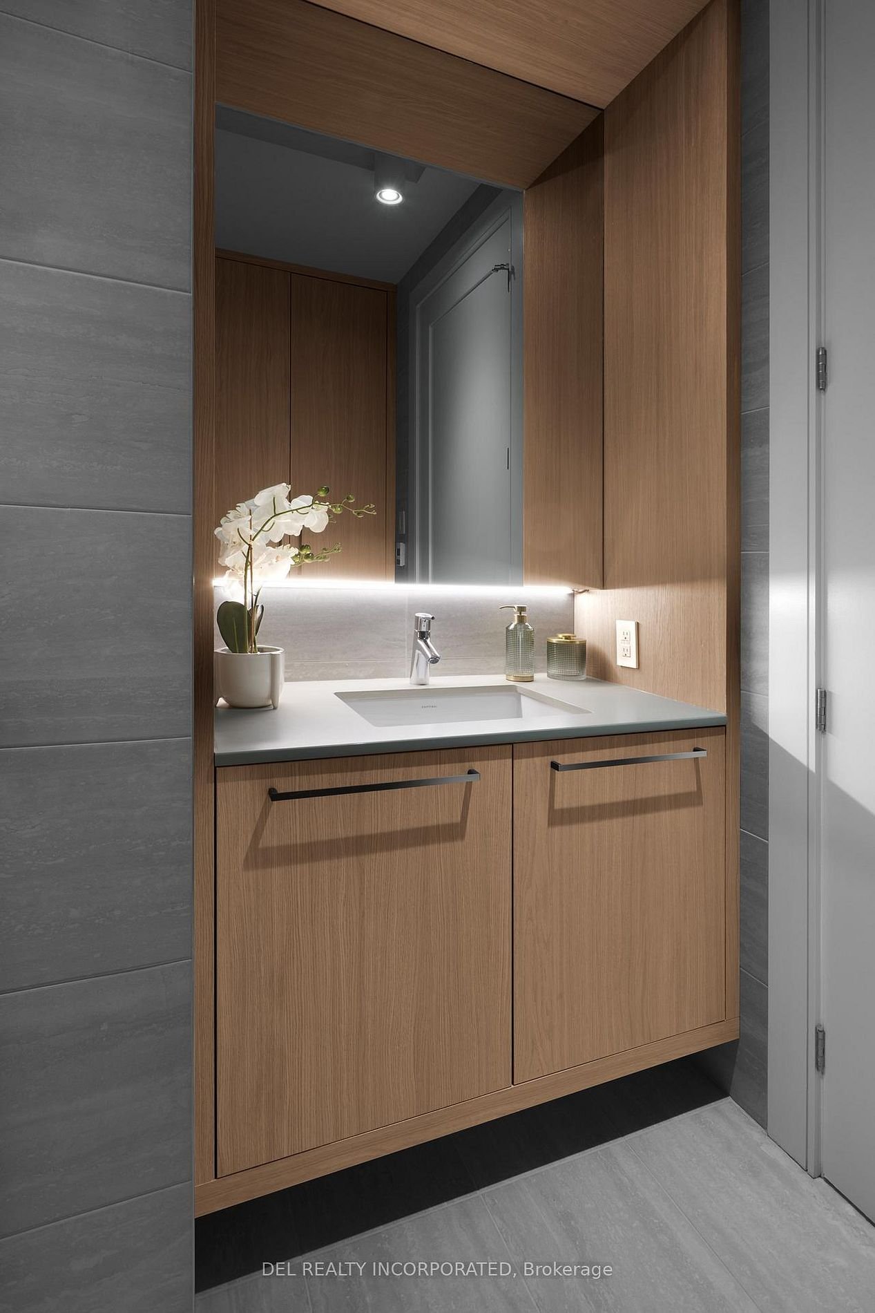 KING WEST'S PREMIER LUXURY COMMUNITY
