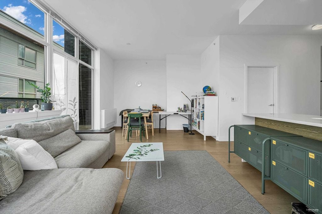 6733 Cambie St, #501