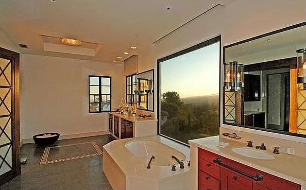 9371 Beverly Crest Dr