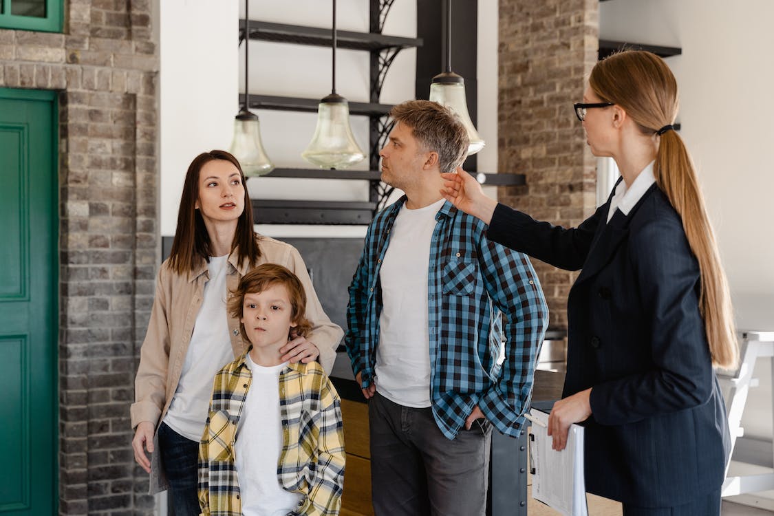 What Sellers Should Expect During Home Showings