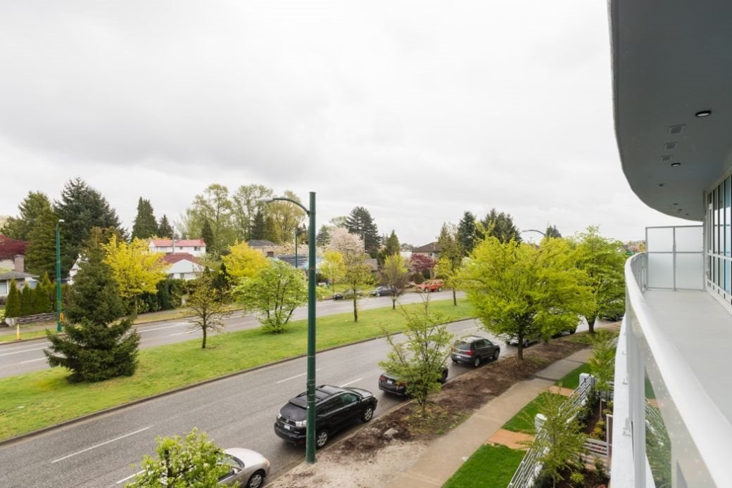 5189 Cambie St, #304