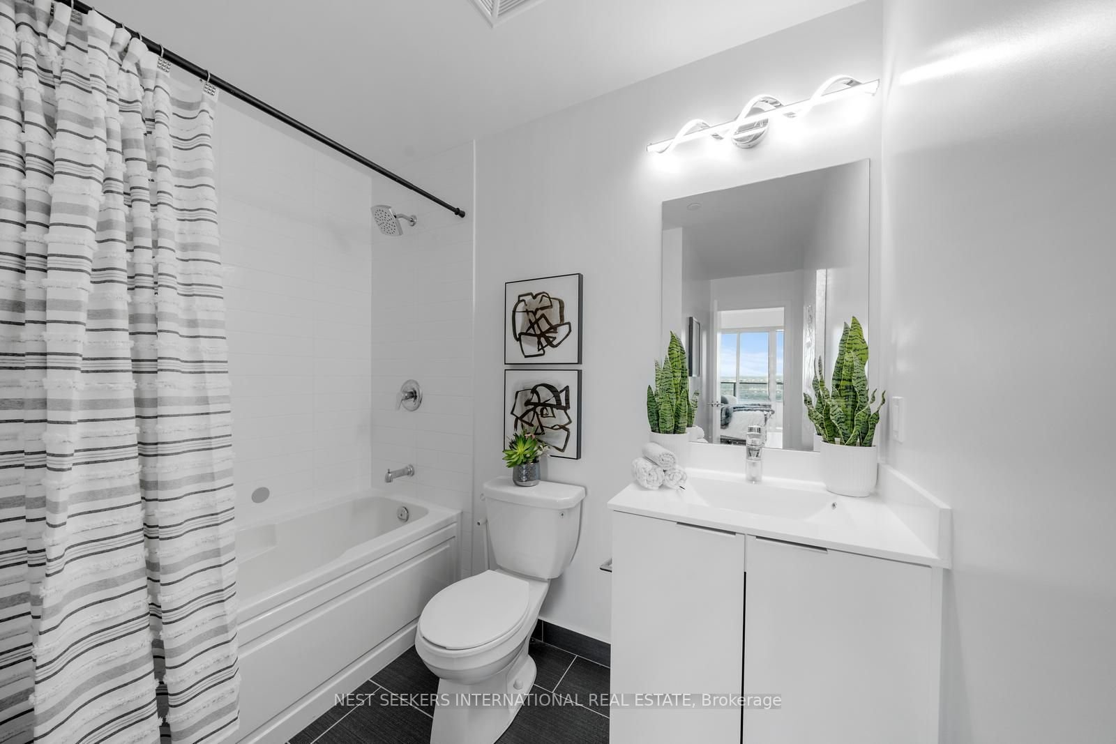 LUXURY AT SKYTOWER 