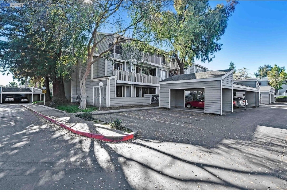 3550 Buttonwood Ter #111